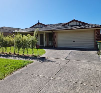 43 FALLINGWATER DRIVE, Pakenham