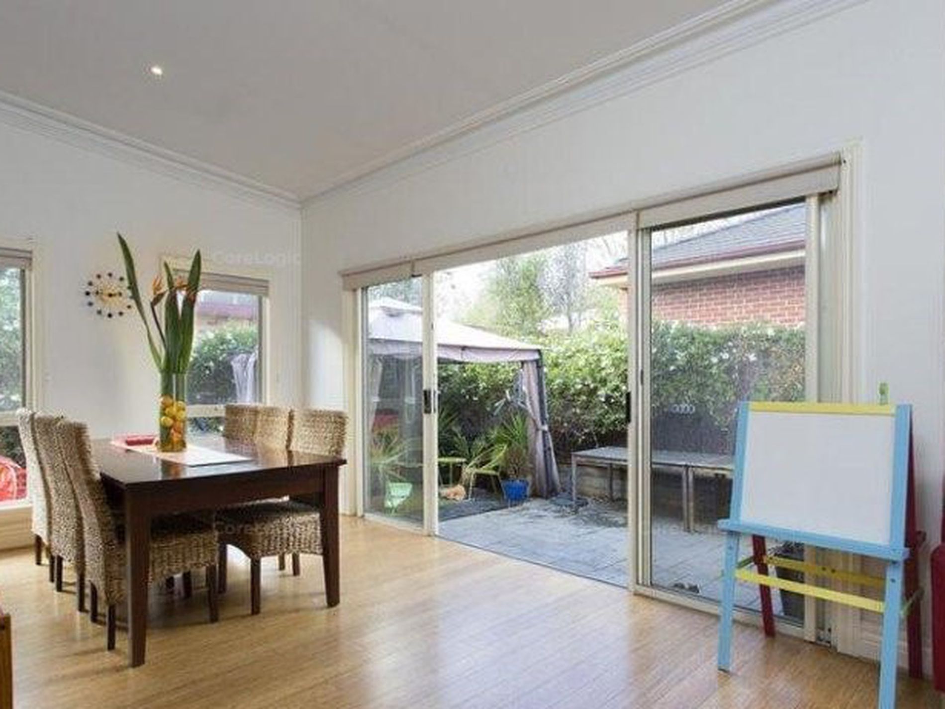 11 Neale Street, Kennington