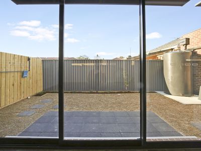 2/5 Bristol Road, Pascoe Vale