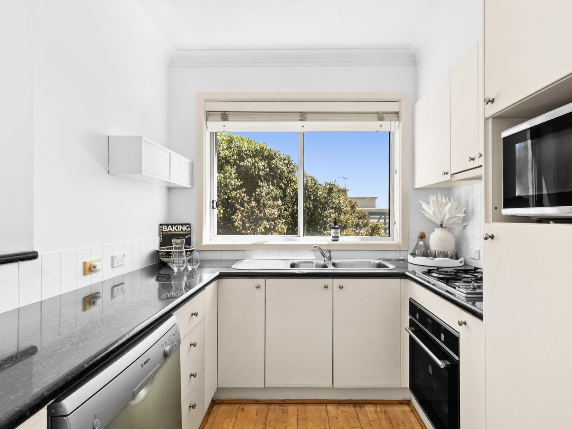 15/8-12 Banksia Street, Dee Why