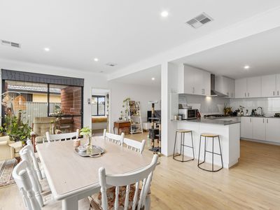 27 Jubilee Avenue, Success