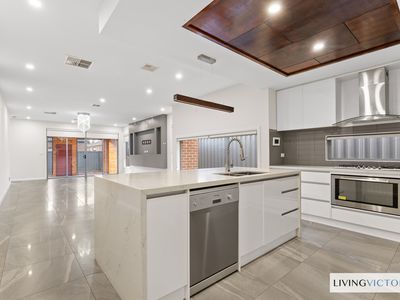 25 Emblem Way, Craigieburn