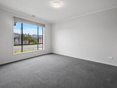 33 Burford Way, Cranbourne North