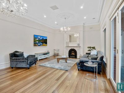 85 Napier Crescent, Essendon