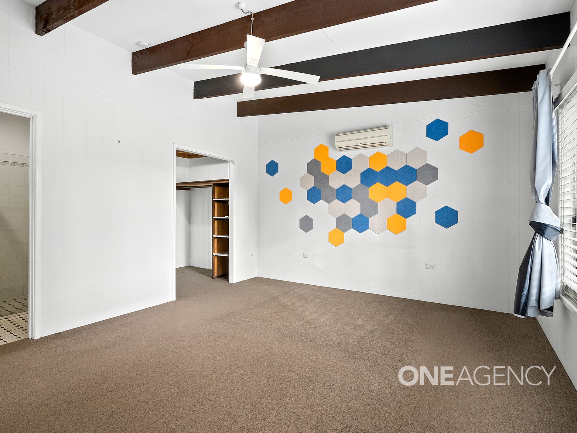 1 June Avenue, Basin View