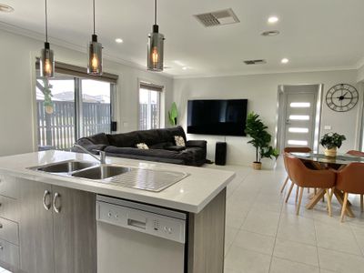 2 Drop Walk, Wyndham Vale