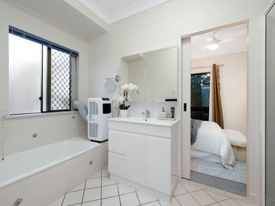 1 Saint Helens Drive, Mount Louisa