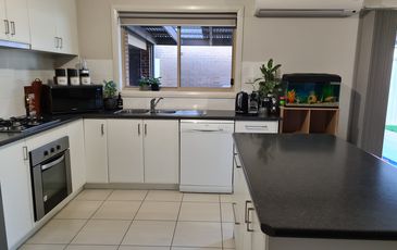 4 CORNFLOWER STREET, Pakenham
