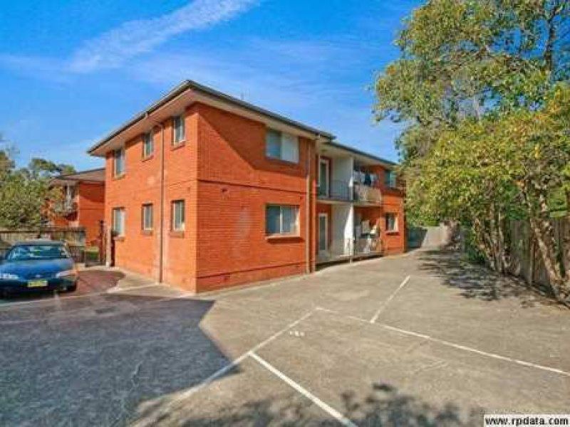 6 / 6 Lincoln, Campsie