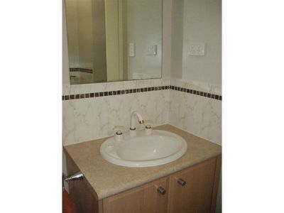 1 / 6 Howard, Cooktown