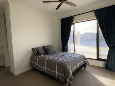 145 Barnes Boulevard, Horsham