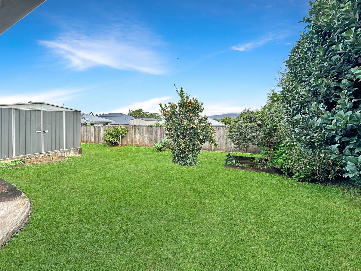 11 Rosenberg St, Atherton