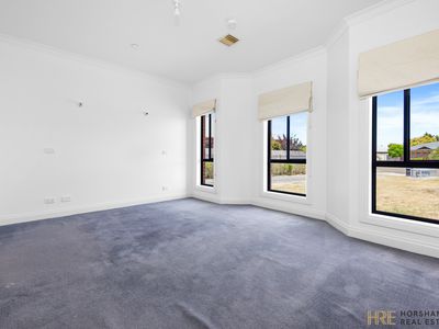 5 Perkins Court, Horsham