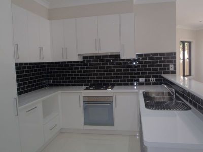 'The Avenue' / 32A Stonehaven Avenue, Dubbo