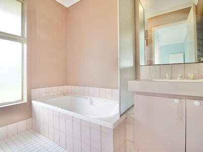 12 Mast Court , Waikiki
