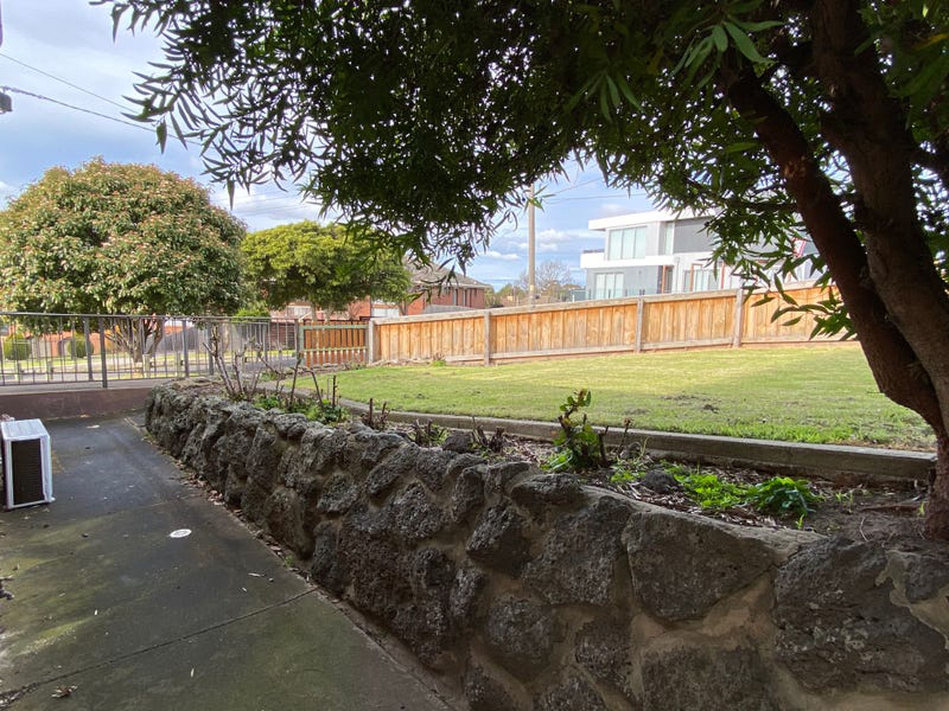 4 Royal Crescent, Hamlyn Heights