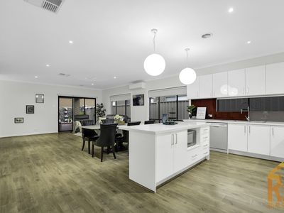 51 ORBIS AVE, Fraser Rise