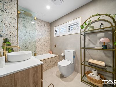 1 / 28 Brickworks Drive, Holroyd