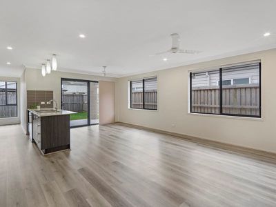 5 Miner Crescent, Pallara