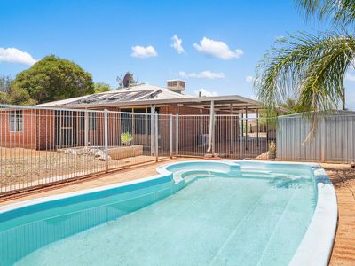 3 Compton Court, Hannans