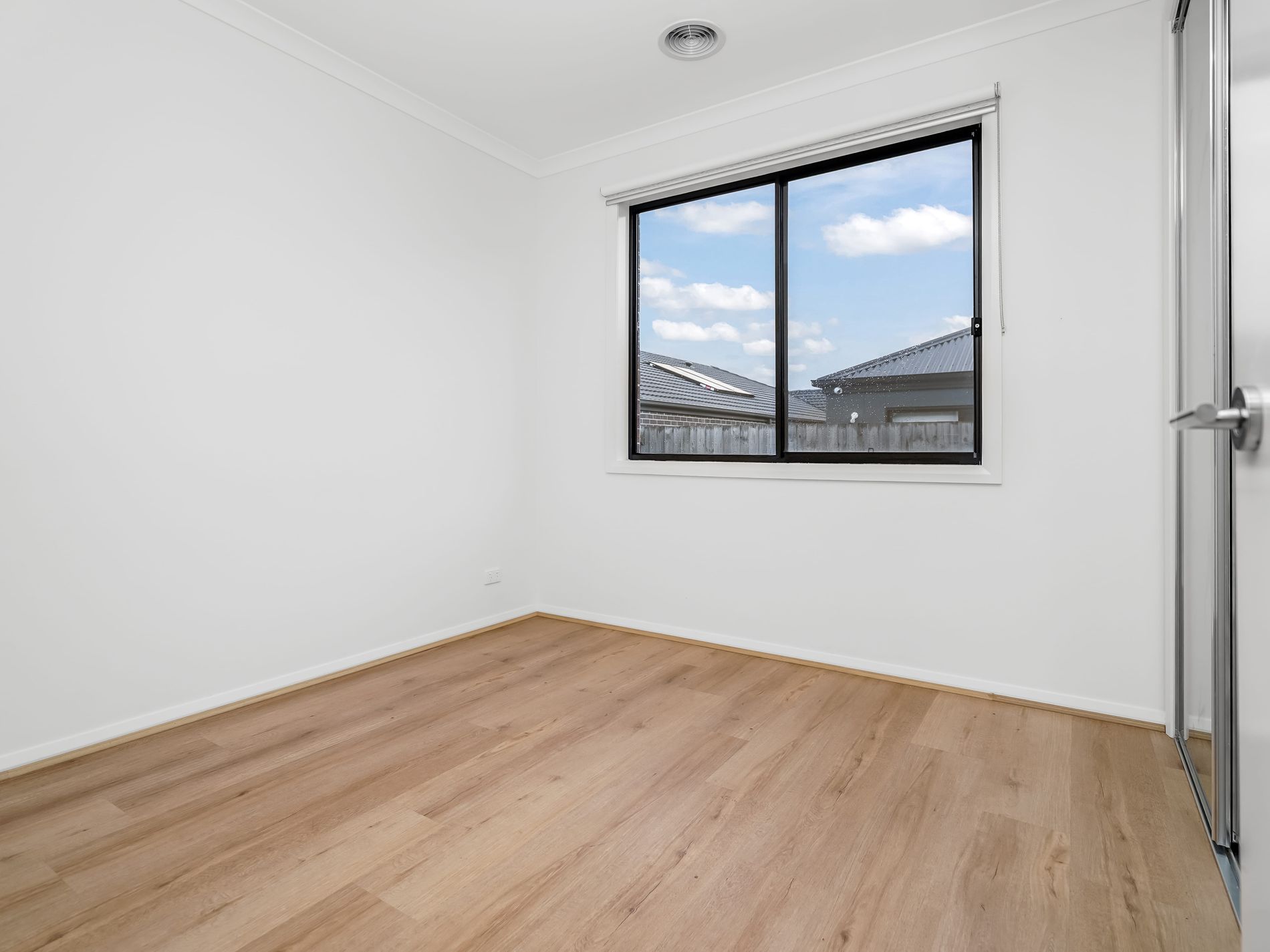 23 Winnows Street, Officer