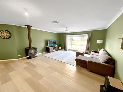 8 School Road, Forbes