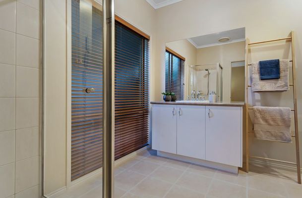 13 The Ridge, Oaklands Junction