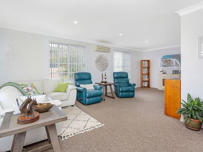 42 Tarra Crescent, Oak Flats