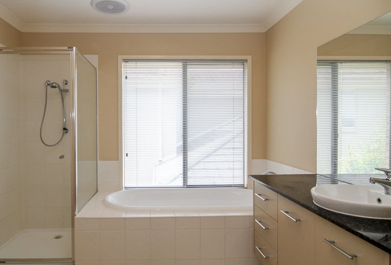 7 Waterstone Cove, Sanctuary Lakes