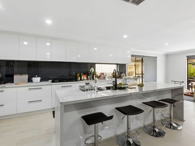 6 Shelduck Crescent, Bennett Springs