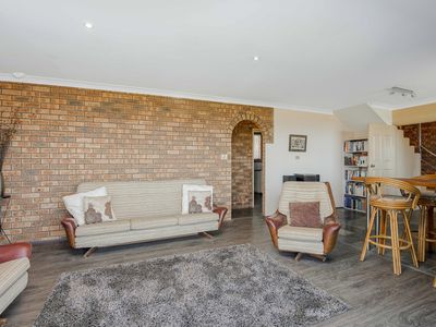 19 Dalmeny Drive, Kianga
