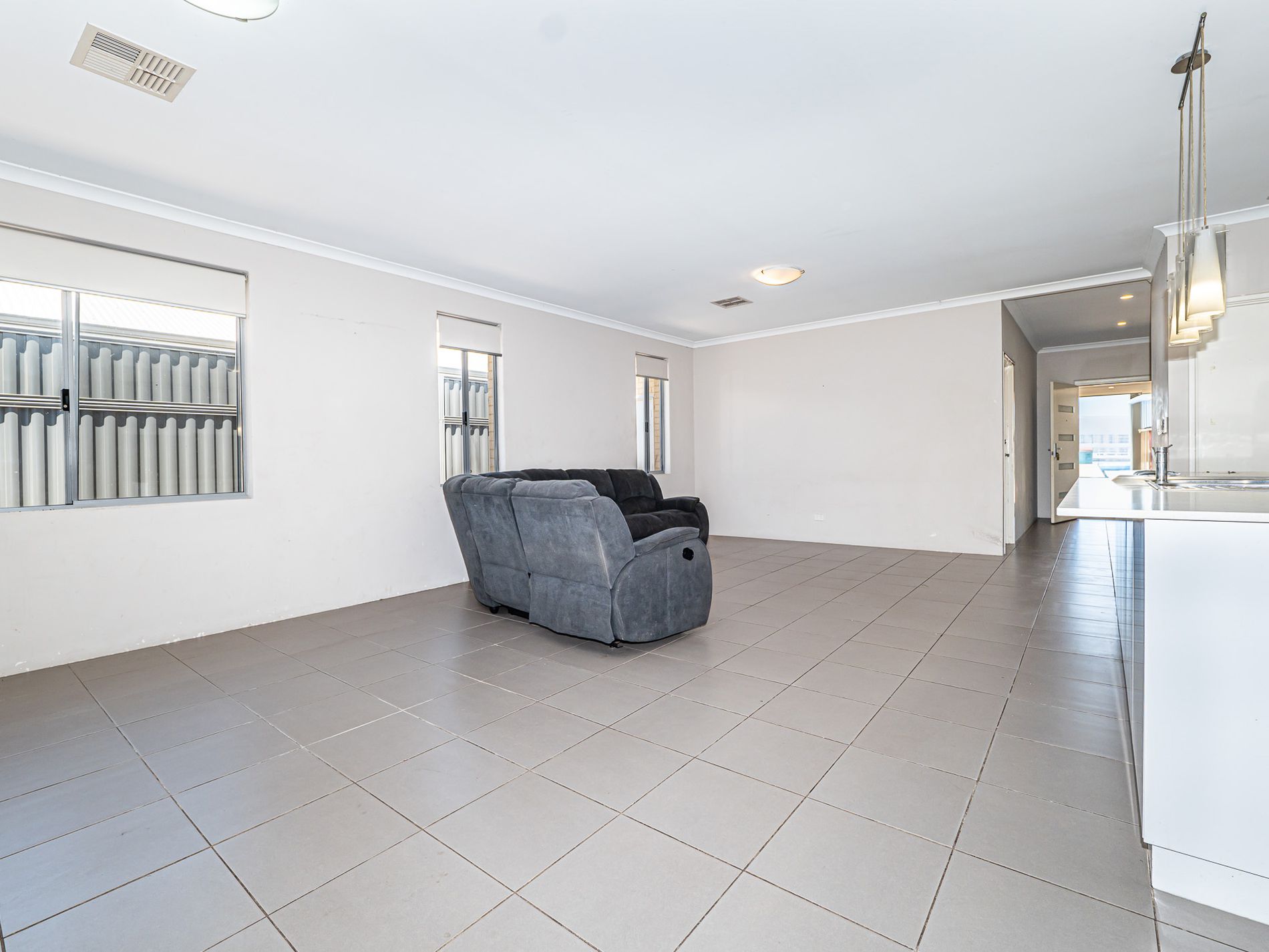 10 Dupain Way, Aveley