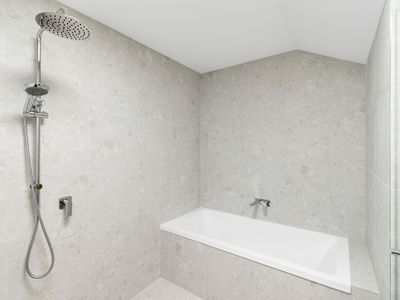 6B Seaview Way, Long Beach