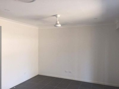 18 / 3 Broadleaf Parade, Redbank