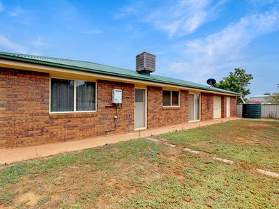 105 Oak Crescent, Narromine
