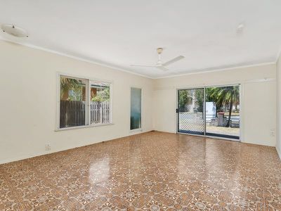 35 Back Street, Biggera Waters