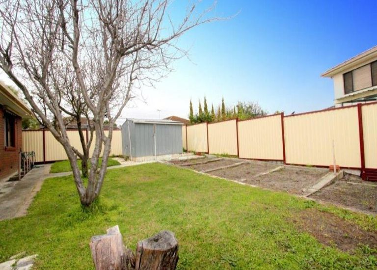 30 Sandalwood Drive, Oakleigh South