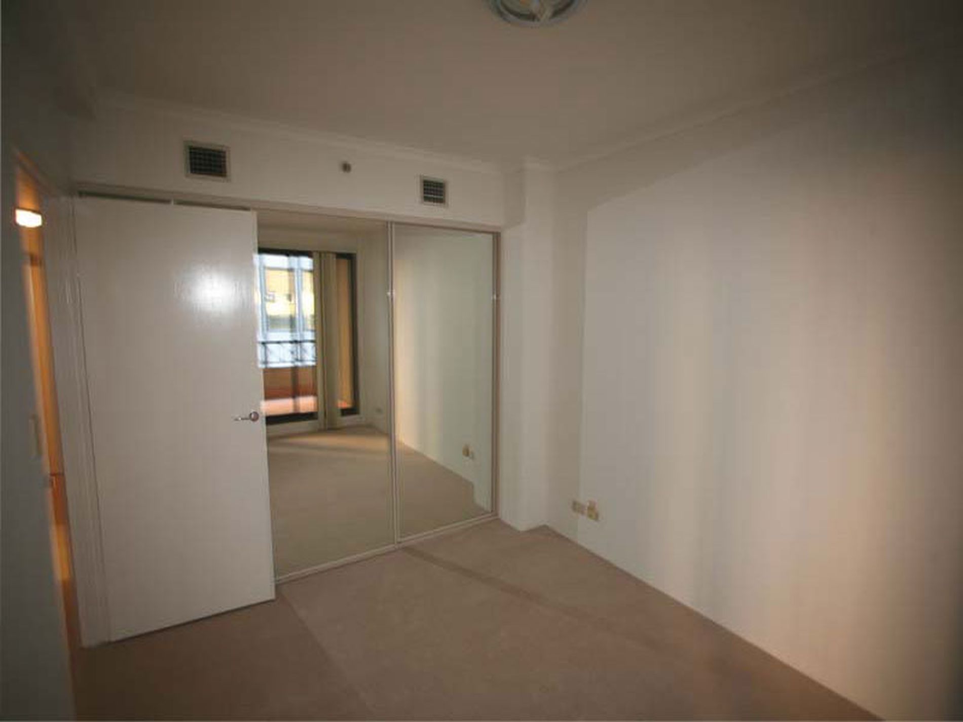 803 / 1 Hosking Place, Sydney