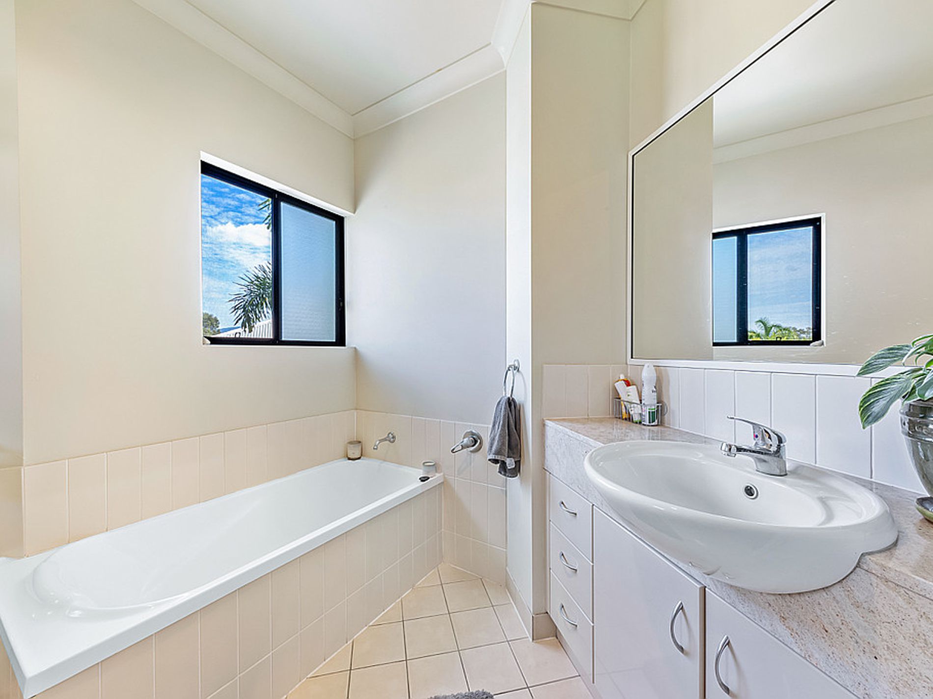 8 / 14 Altmann Avenue, Cannonvale