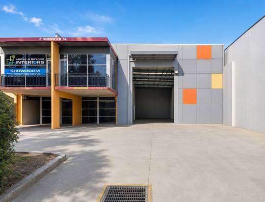 DUPLEX INDUSTRIAL UNIT WITH DUAL DRIVEWAY ACCESS