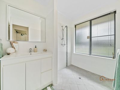 3 Myrna Way, Parkwood