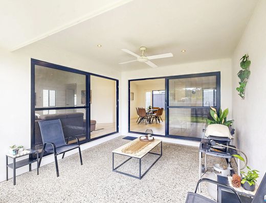 Immaculate Home with Side Access & Short Walk to Town image 19
