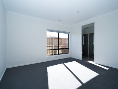 54 Follett Boulevard, Clyde