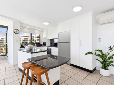 2/18 Marina Walk, Alexandra Headland