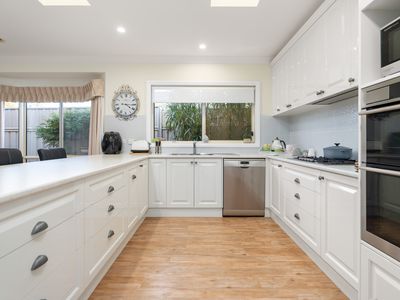 3 AVONDALE DRIVE, Wodonga