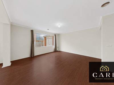 8 Michaelia Close, Cranbourne West