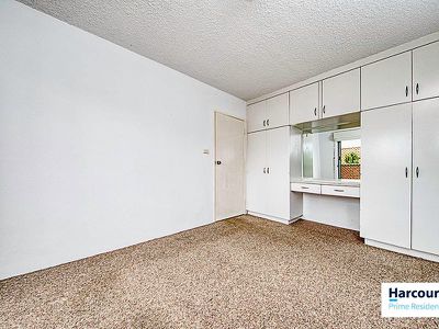 1 / 30 Trinculo Place, Queanbeyan
