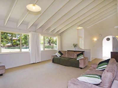 16 Sunningdale Avenue, Rochedale South