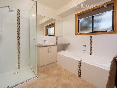 1 SARAH COURT, Wodonga