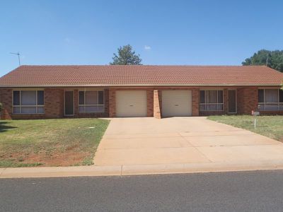 1&2 / 1 Hellyer Court, Dubbo